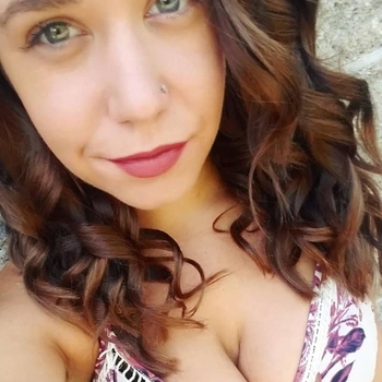 Contact met Harlequin, 22 jarige Vrouw beschikbaar in Noord-Brabant