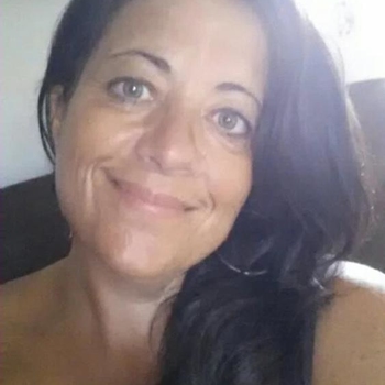53 jarige Vrouw uit Sint-Annaparochie wilt sex