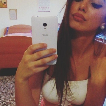 22 jarige Vrouw wilt sex