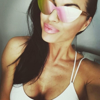 Contact met sletteriggekleed, 36 jarige Vrouw beschikbaar in Noord-Brabant