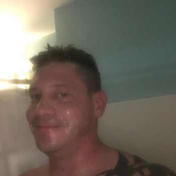 47 jarige Man uit Tuk wilt sex
