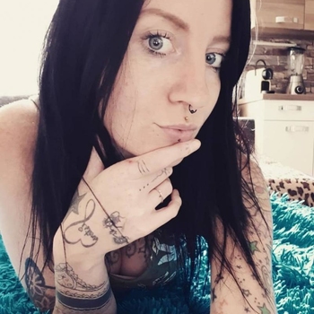 28 jarige Vrouw uit Hengevelde wilt sex