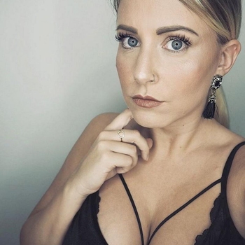 26 jarige Vrouw uit Overschild wilt sex