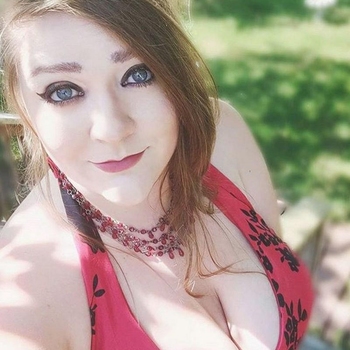 28 jarige Vrouw uit De-Lutte wilt sex