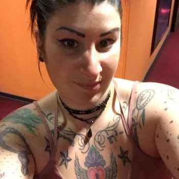 28 jarige Vrouw uit Raamsdonksveer wilt sex