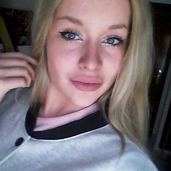 Contact met relinde, 23 jarige Vrouw beschikbaar in Zuid-Holland