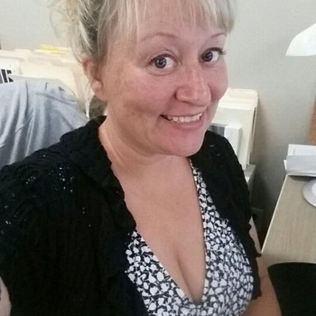 49 jarige Vrouw uit De-Lutte wilt sex