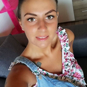 33 jarige Vrouw uit Valkenburg-aan-de-Geul wilt sex