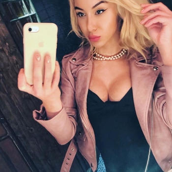 Contact met Ikwilstout, 23 jarige Vrouw beschikbaar in Noord-Holland