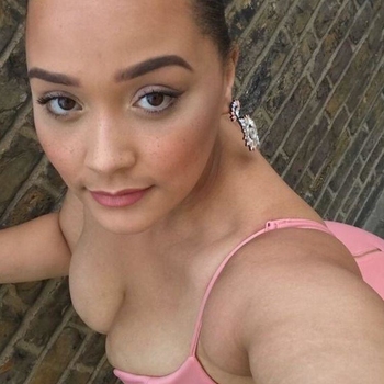 Contact met Hotcurley, 36 jarige Vrouw beschikbaar in Limburg