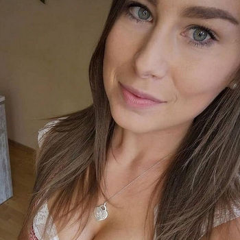 24 jarige Vrouw uit Echt wilt sex