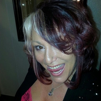 57 jarige Vrouw uit Weersel wilt sex